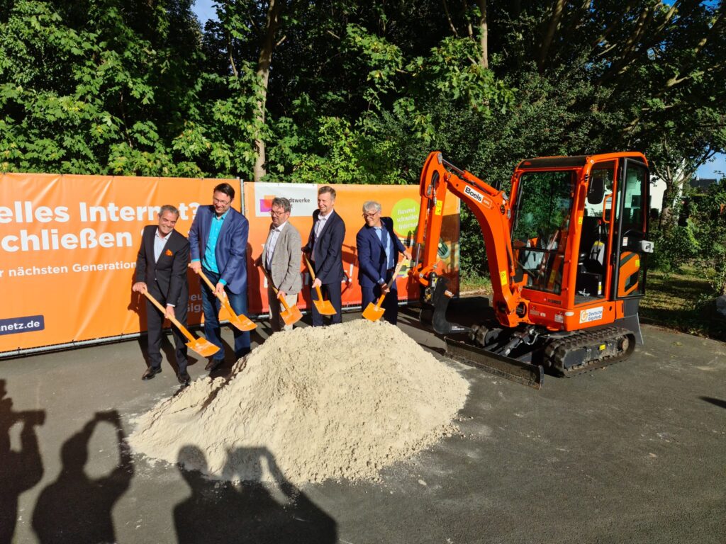 De eerste schep in de grond; een écht feestje in Duitsland